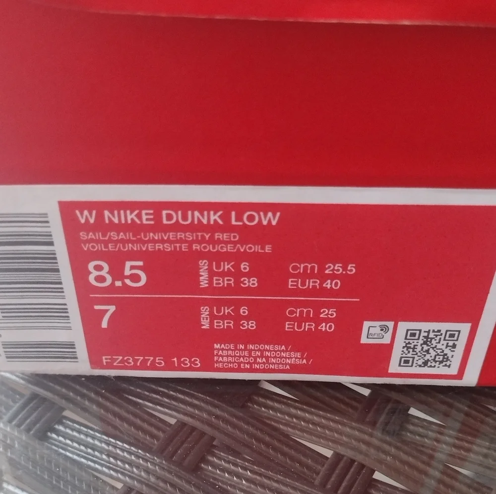 Nike Dunk Give Her Flowers Sneakers New In Box - Picture 8 of 8